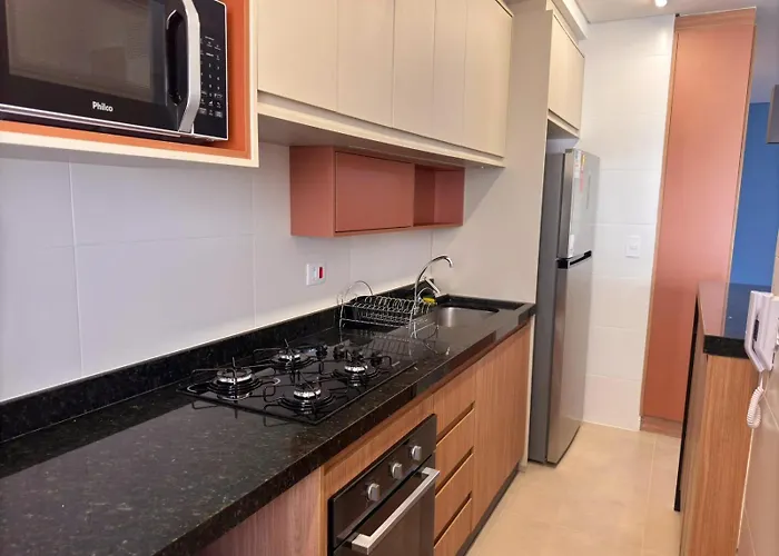 Apartamento Novo com 2 Suítes na Praia das Toninhas